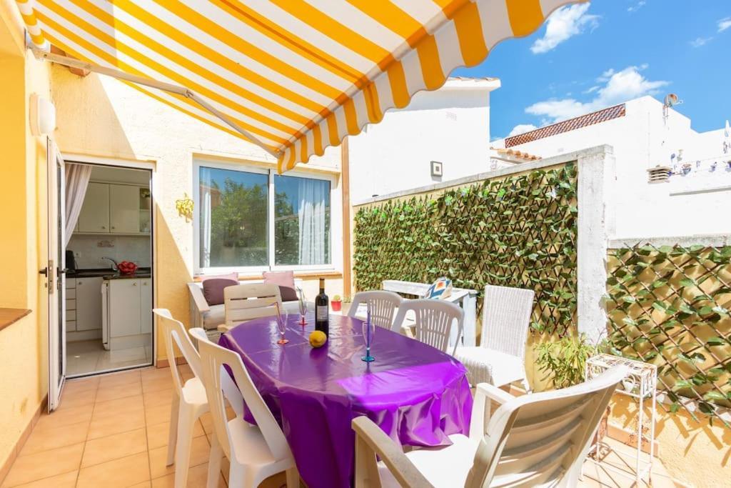 S46-Casa De Vacaciones Climatizada Con Piscina, En El Centro Junto Al Mar, Barbacoa Y Wiifi Empuriabrava Εξωτερικό φωτογραφία