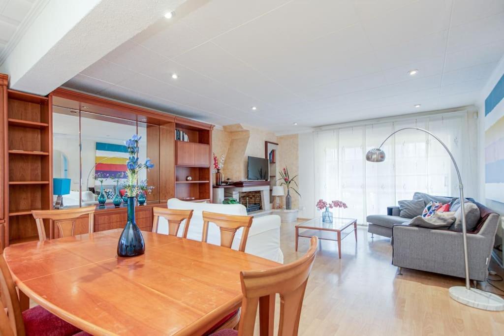 S46-Casa De Vacaciones Climatizada Con Piscina, En El Centro Junto Al Mar, Barbacoa Y Wiifi Empuriabrava Εξωτερικό φωτογραφία