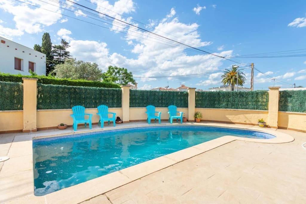 S46-Casa De Vacaciones Climatizada Con Piscina, En El Centro Junto Al Mar, Barbacoa Y Wiifi Empuriabrava Εξωτερικό φωτογραφία