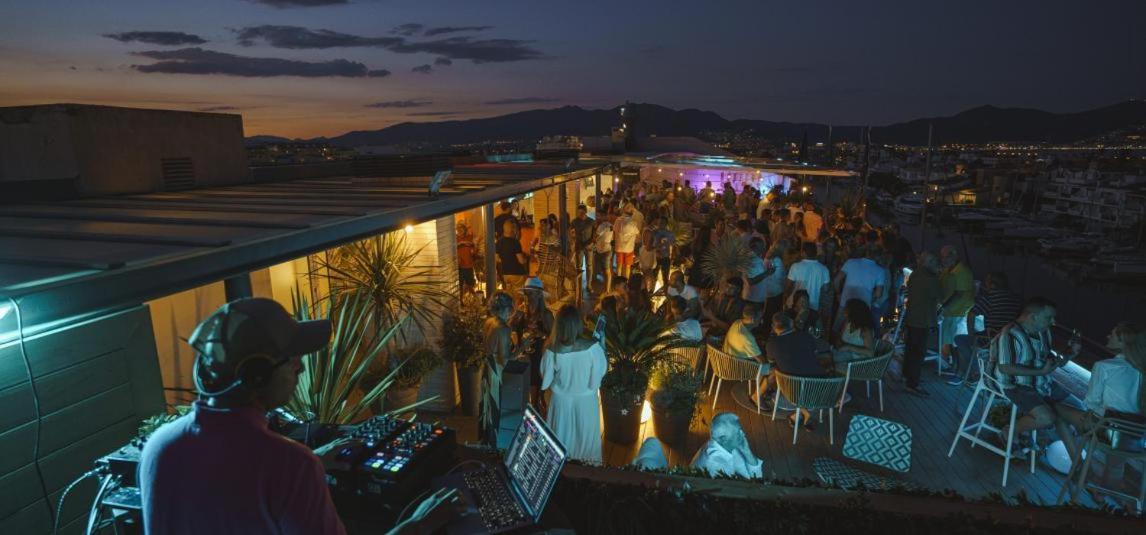 S46-Casa De Vacaciones Climatizada Con Piscina, En El Centro Junto Al Mar, Barbacoa Y Wiifi Empuriabrava Εξωτερικό φωτογραφία