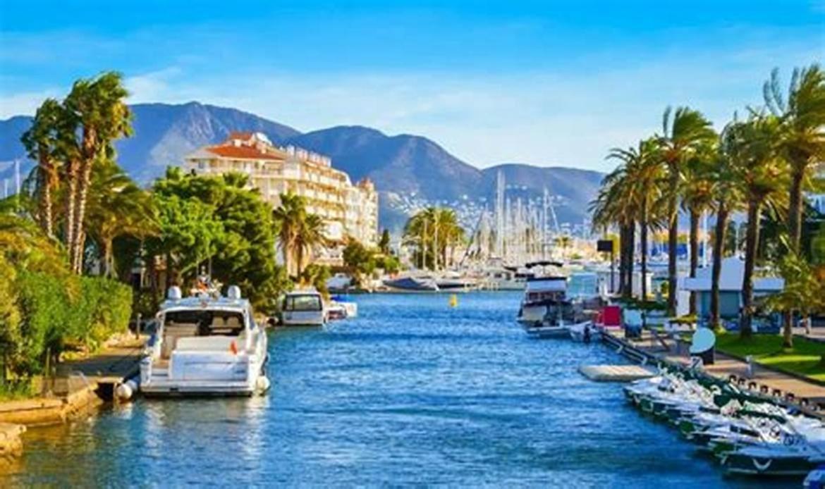 S46-Casa De Vacaciones Climatizada Con Piscina, En El Centro Junto Al Mar, Barbacoa Y Wiifi Empuriabrava Εξωτερικό φωτογραφία